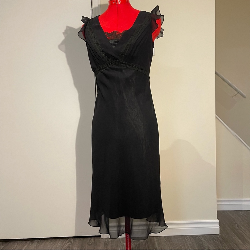 Elegant Black Lace-Trim Prom Dress with Sheer Cap Sleeves